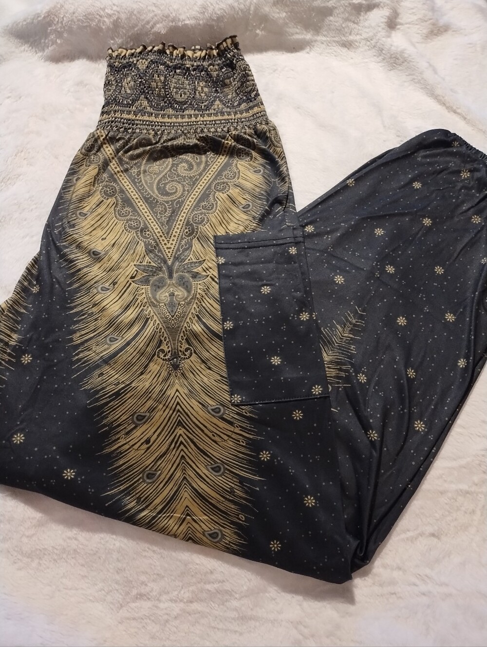 QIANXIZHAN Smocked Waist Black with Gold Feather Print